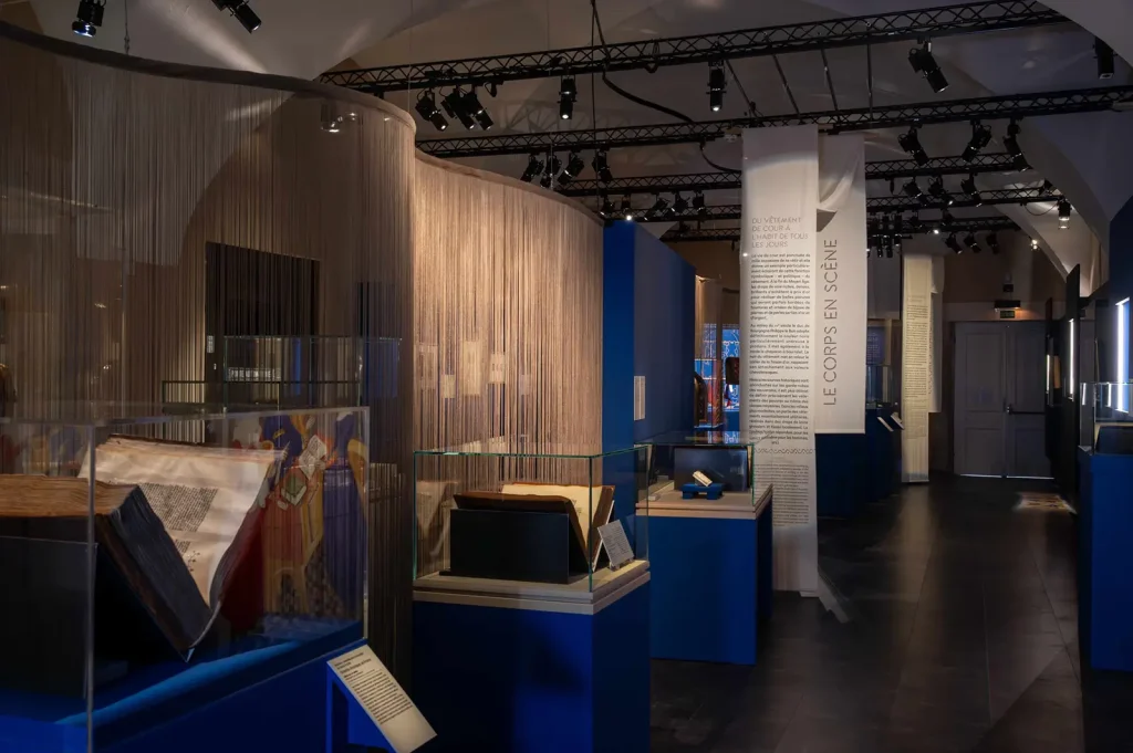 seeksense scénographie exposition sur un fil musée saint-antoine abbaye